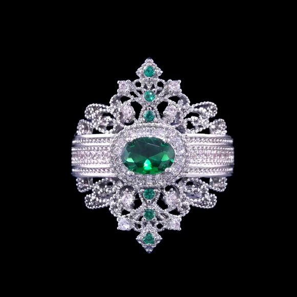 Gorgeous Victorian Style Emerald Ring - Picture 4 of 8